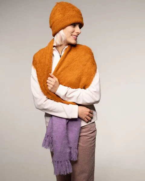 Alma & Lovis Alma & Lovis Flauschiger Strickschal aus gebrushter Alpakawolle | Brushed Scarf, Fox (orange-lila), – Produktbild 3 von 4