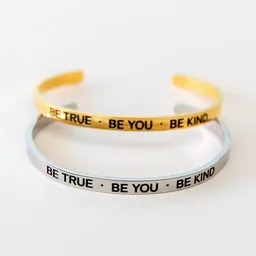 Divasya Divasya Armreif mit Gravur | Silber | "Be true - be you - be kind" – Produktbild 1 von 1