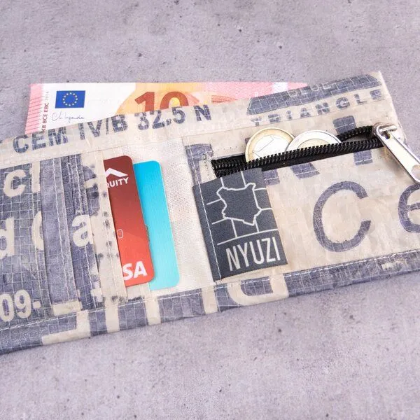 Nyuzi Blackwhite Nyuzi Blackwhite Mini Wallet aus Zementsäcken für Damen und Herren, Gelb-mombasa cement, – Produktbild 4 von 4