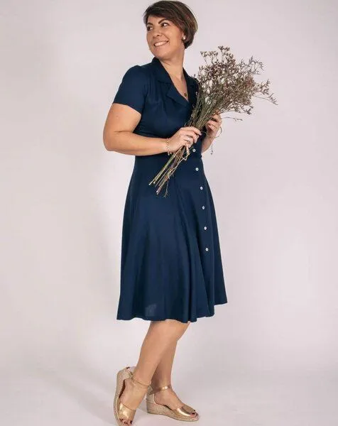 Aatise Aatise Zerna Hemdblusenkleid midi Länge aus 100% EcoVero, kurzarm, Blau, – Produktbild 2 von 4