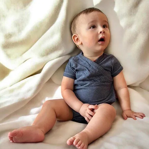 OrganicEra Baby S/S Kimono Body 'OrganicEra' aus Bio-Baumwolle, Indigo melange (blau), – Produktbild 1 von 4
