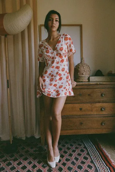 Nénés Nénés Kleid Laura, Rote blumen, – Produktbild 4 von 4