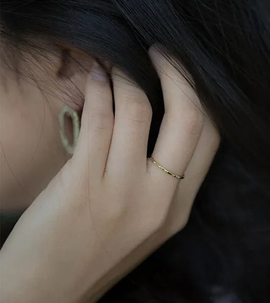 ting goods ting goods Zarter Ring gehämmert, aus Messing oder Sterling Silber – Produktbild 4 von 4