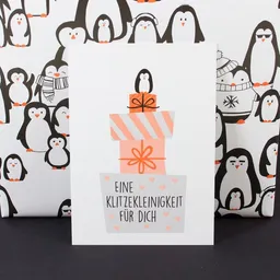 Bow & Hummingbird Bow & Hummingbird Postkarte "Eine Klitzekleinigkeit" – Produktbild 1 von 1