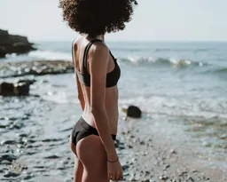 Anekdot Anekdot Damen vegan Cheeky Bikinihose – Produktbild 1 von 1