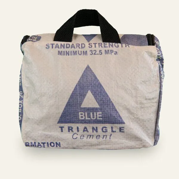Nyuzi Blackwhite Nyuzi Blackwhite Upcycling Kulturbeutel, Blau triangle cement, – Produktbild 1 von 4