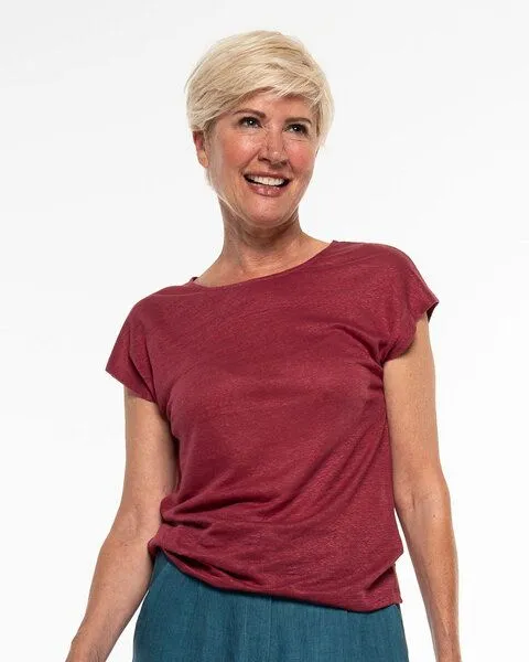 Alma & Lovis Alma & Lovis Elegantes Kurzarmshirt aus 100% Leinen-Jersey | Linen Short Pure, Rumba (rot), – Produktbild 1 von 3