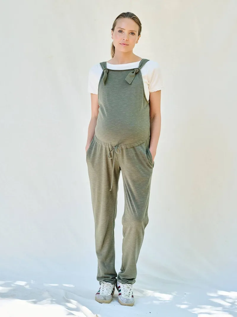 Envie De Fraise Umstands-Latzhose aus leichter Sweatware ENVIE DE FRAISE, Khaki, – Produktbild 1 von 4