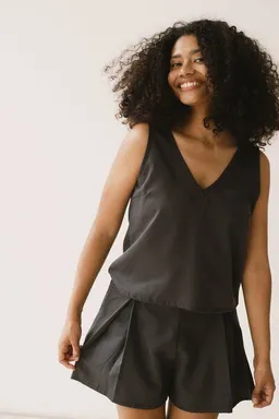 TIRALAHILACHA TIRALAHILACHA Holly Tencel strap top in black – Produktbild 1 von 1