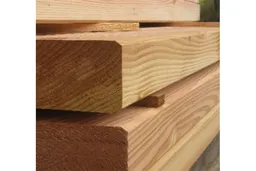woodstore24 Unterkonstruktion Douglasie, allseits glatt, Kanten gefast, 90 x 90 mm, 3 m lang – Produktbild 1 von 1