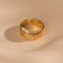 ELEKTROPULLI Größenverstellbarer Bold Hammered Dots Ring ca. Ø 17 - 19mm von Elektropulli – Produktbild 1 von 1