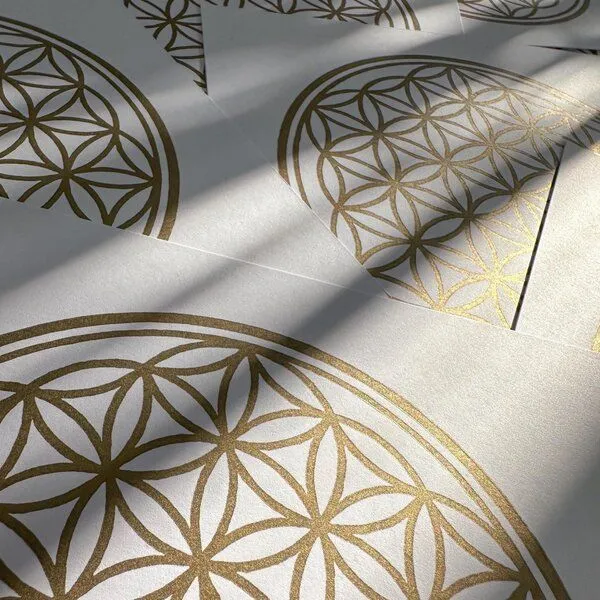 Veskor Cassiopeia Veskor Cassiopeia BLUME DES LEBENS I | Goldener Heilige Geometrie Linoldruck | 20 × 20 cm, Weiss, – Produktbild 2 von 3