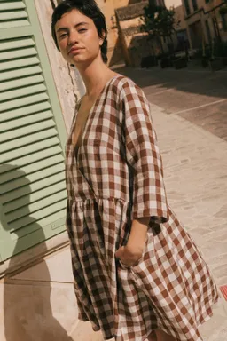 AmourLinen AmourLinen Damen vegan Kleid Daphne Mocha Gingham – Produktbild 1 von 1