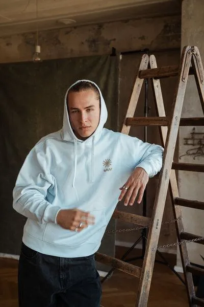 Kultgut Kultgut Artdesign- Biofair- Vintagelook Kapuzenpullover / Voyage, Hellblau, – Produktbild 2 von 4