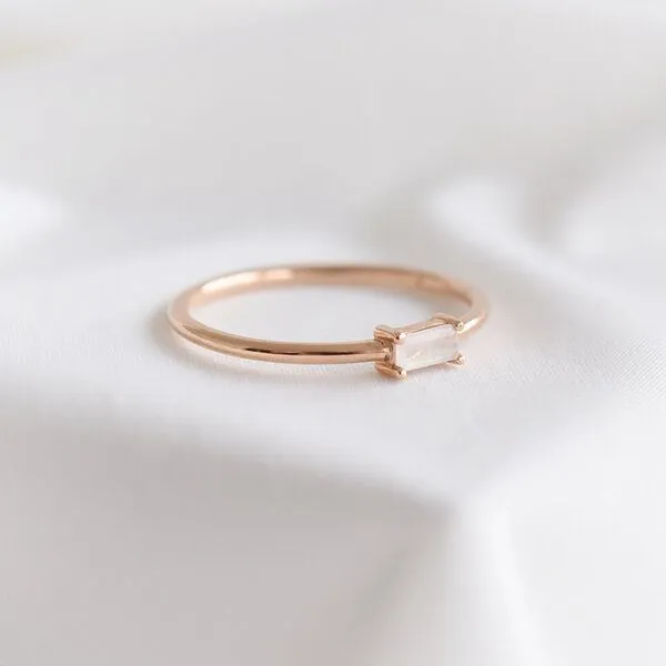 Eppi Eppi Ring mit Mondstein in Baguette-Form Koos, Gelb, – Produktbild 2 von 4