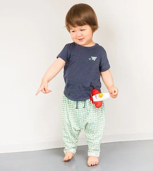 Sense Organics & friends in cooperation with GARY MASH Sense Organics & friends in cooperation with GARY MASH Leichte Baby Hose, Weiß mit papierflieger, – Produktbild 2 von 2