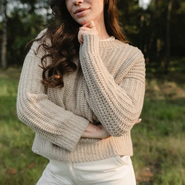 NORDLICHT NORDLICHT Wollpullover Mara aus 100% recycelter Wolle, Sand (natur), – Produktbild 3 von 4