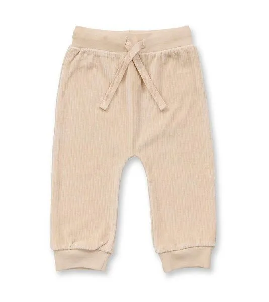 Sense Organics & friends in cooperation with GARY MASH Sense Organics & friends in cooperation with GARY MASH Babyhose aus kuschligem Nickistoff, Creme (beige), – Produktbild 1 von 4