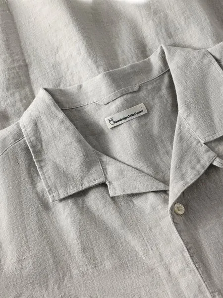 KnowledgeCotton Apparel KnowledgeCotton Apparel Kurzarm-Hemd Relaxed Linen, Ultimate grey - yarndyed, – Produktbild 3 von 3