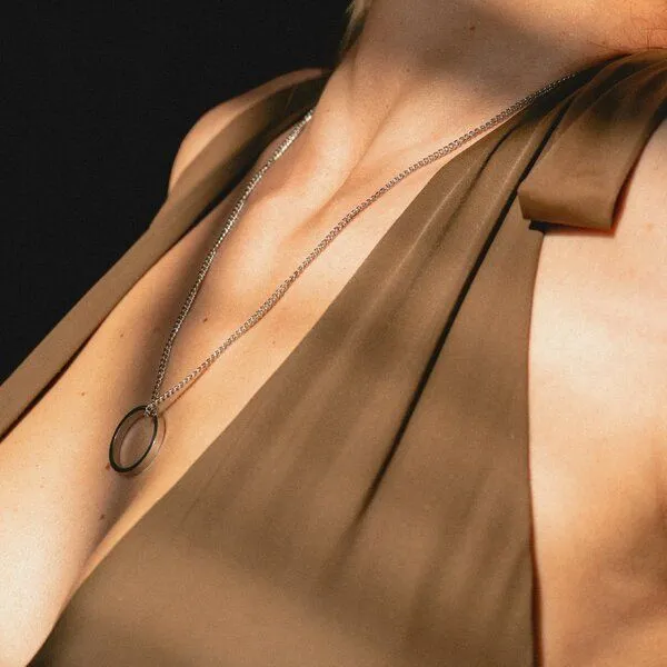 Divasya Divasya Silberne Kette mit Ring | Good Karma Comes Back – Produktbild 4 von 4