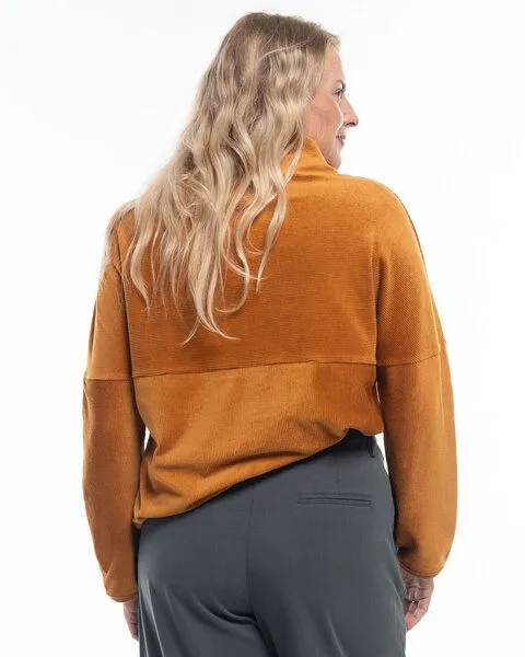 Alma & Lovis Alma & Lovis Edel-Feincord Pullover mit Turtleneck aus Bio-Baumwolle | Corduroy Sweater, Cognac (gold-braun), – Produktbild 4 von 4