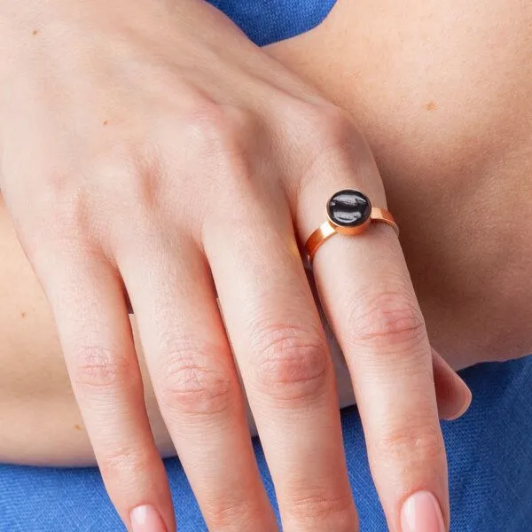 ALEXASCHA ALEXASCHA Größenverstellbarer Ring mit Stein, Onyxschwarz, – Produktbild 2 von 4