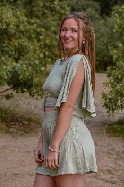 Vivien Joy Vivien Joy Crop Top mit Rückenausschnitt und weiten Ärmeln - Farrah Flower Top, Mint (grün), – Produktbild 3 von 3