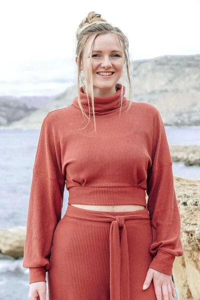 Vivien Joy Vivien Joy Kurzer Rollkragenpullover - Aila Crop Pulli, Cider (rot), – Produktbild 2 von 4