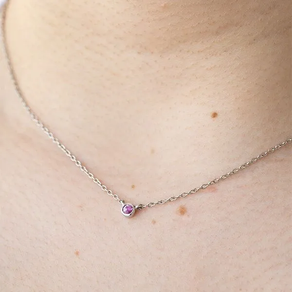 Eppi Eppi Silberne minimalistische Kette mit einem rosa Saphir Glosie, Rosa, – Produktbild 3 von 3