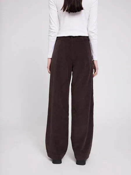 Mazine Mazine Damen "Pleated" Cordhose aus 99% Bio-Baumwolle und 1% Elasthan, Dark chocolate (braun), – Produktbild 3 von 4