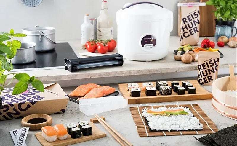 Reishunger Reishunger Sushi-Roller - Sushi Rollmatte aus Bambus mit Löffel (24x24cm), (Set mit Sushi Rollmatte und Löffel 4-tlg), Beige, – Produktbild 2 von 2