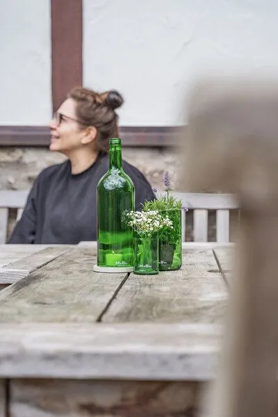 MaBe MaBe Vase aus der grünen Weinflasche – Produktbild 3 von 4