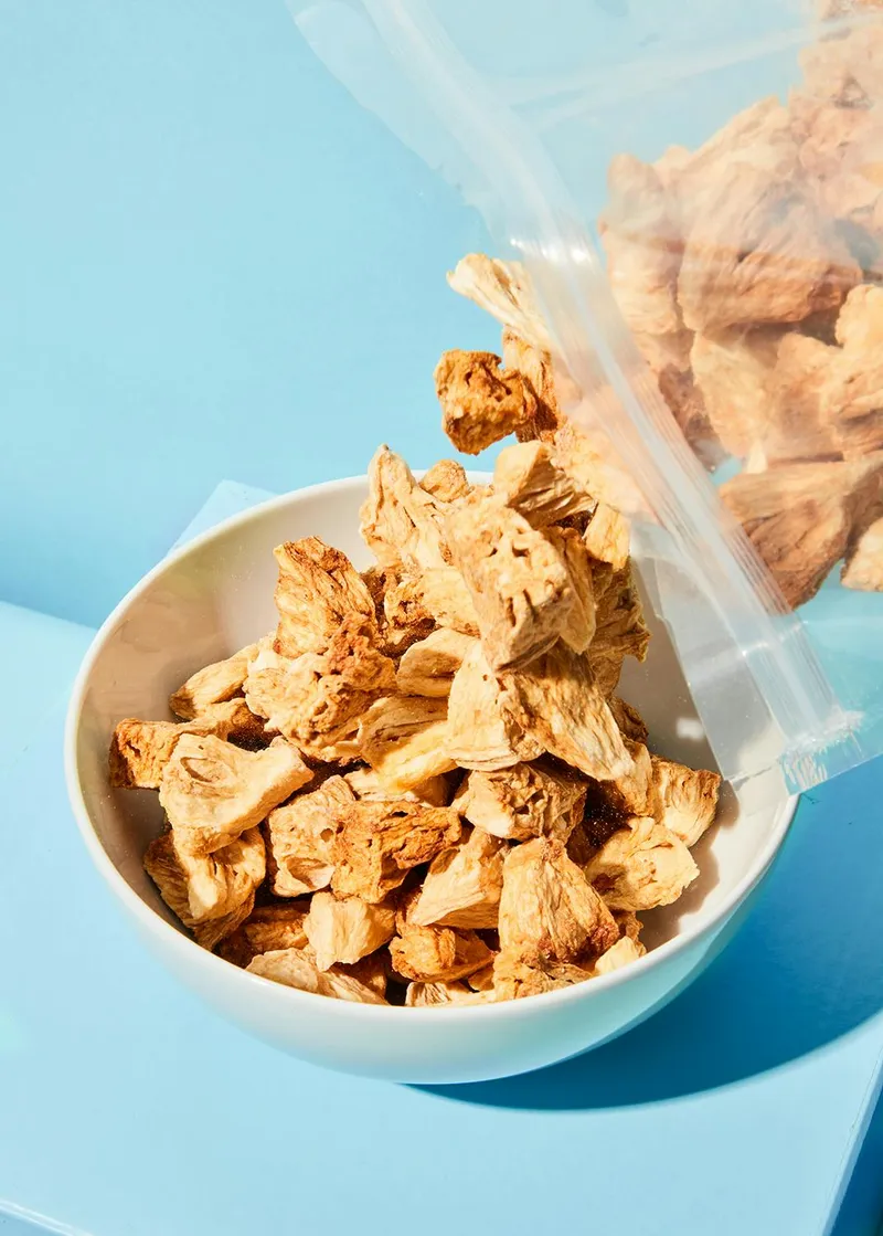 KoRo Gepuffte Bio Ananasstücke 500 g – Produktbild 3 von 5