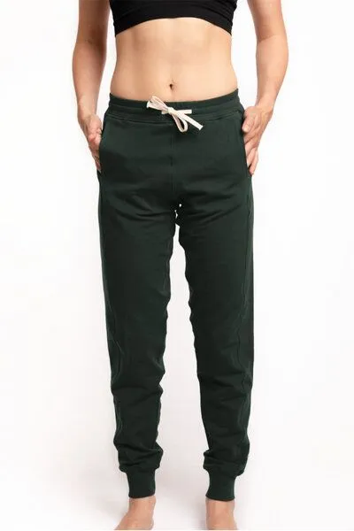 M23 M23 Damen Jogginghose aus Bio-Baumwolle, Modell „Emma“, Olivgrün, – Produktbild 2 von 3