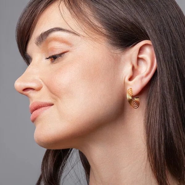 ALEXASCHA ALEXASCHA "Regenbogen" Creolen aus Edelstahl • Hängende Ohrringe, Gold, – Produktbild 2 von 4