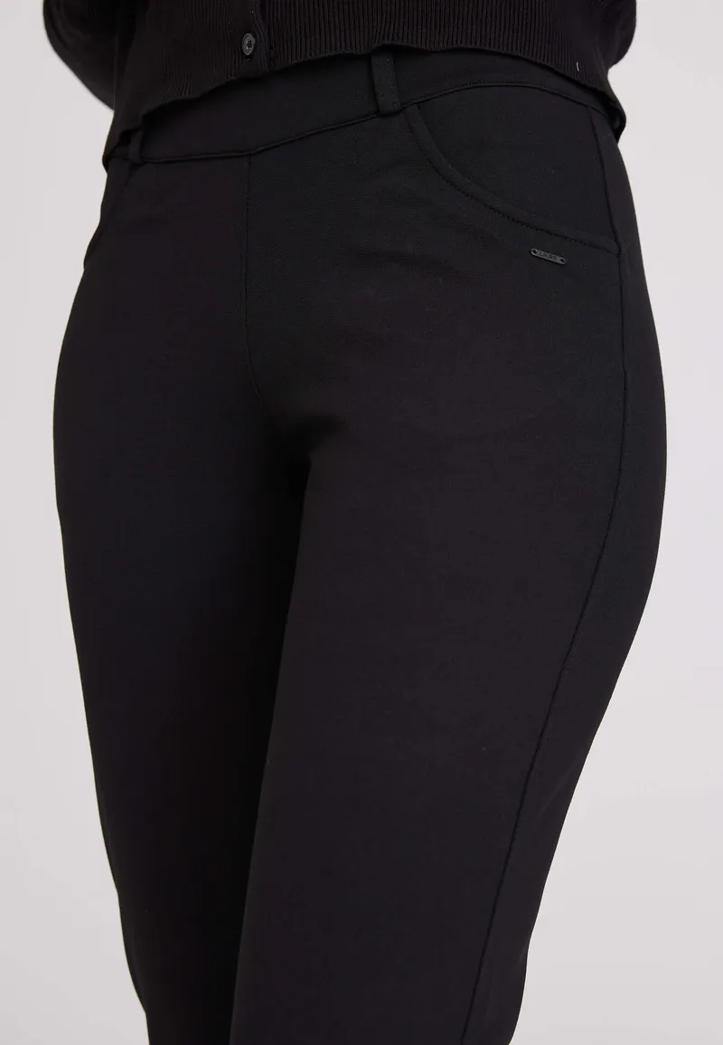 LAURIE LAURIE Damen vegan Hose Kelly Regular Jersey Mittellang Schwarz Gebürstet, Schwarz, – Produktbild 2 von 2