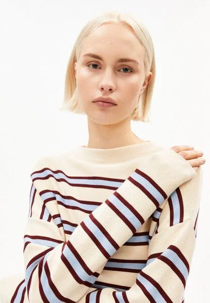 ARMEDANGELS ARMEDANGELS MERINAA STRIPED Damen Strickpullover aus100% Bio-Baumwolle, Oatmilk-velvet red-soft blue, – Produktbild 3 von 4