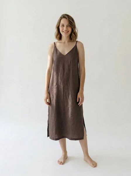 gust. gust. Leinenkleid mit V-Ausschnitt - Linen dress with V-neckline - 100% Bio-Leinen, Cocoa (braun), – Produktbild 1 von 2