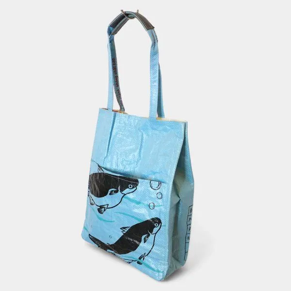 REFISHED fair fashion REFISHED fair fashion Tasche BUSINESS BAG upcycelte Fischfuttersäcke, #fish hellblau, – Produktbild 1 von 5