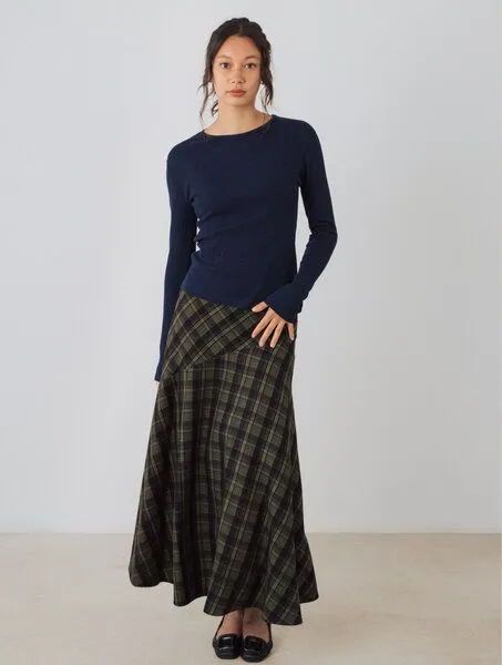 Honest Basics Honest Basics Damen Geripptes Langarmshirt aus Bio- und recycelter Baumwolle, Mitternacht, – Produktbild 1 von 4