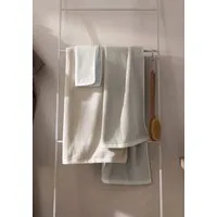 hessnatur hessnatur Frottier-Handtuch mit Reiskornstruktur aus reiner Bio-Baumwolle, Mandel, – Produktbild 1 von 1