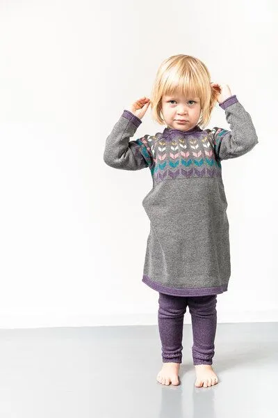 Sense Organics sense-organics Mädchen Strickkleid dunkelgrau bunte Passe – Produktbild 2 von 2