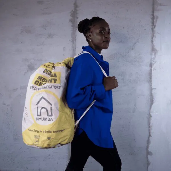 Nyuzi Blackwhite Nyuzi Blackwhite Upcycling Wäschesack | Seesack aus recyceltem Zementsack, Blau mit löwe, – Produktbild 3 von 4