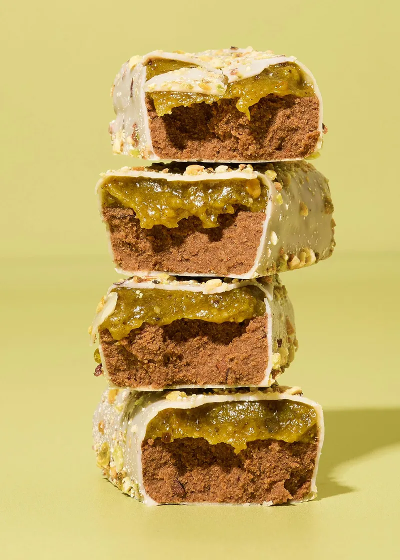 KoRo Vegan Bio Protein Bar Pistachio White Choc | 12 x 45 g – Produktbild 2 von 5
