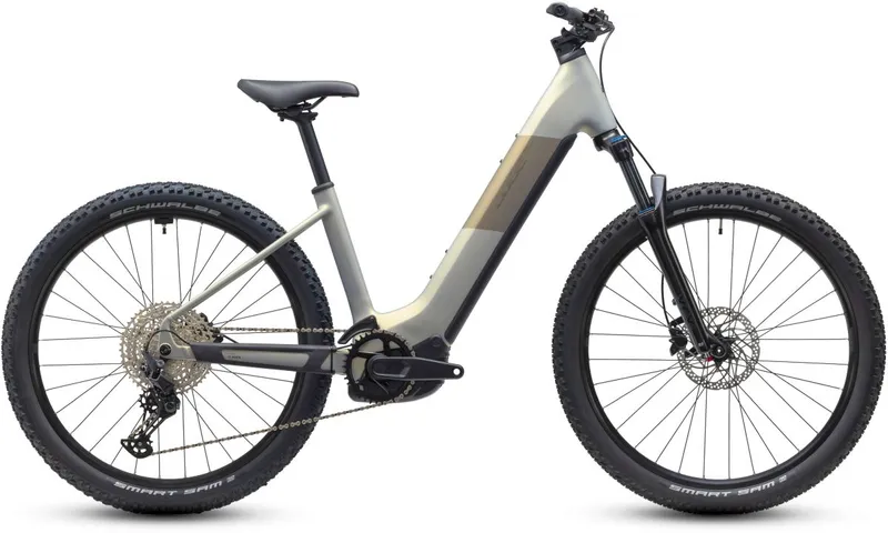 We Cycle Cube Reaction Hybrid ONE 720 Easy Entry 27.5' ' / 29' ' E-Bike MTB Pedelec pearlsilver/chrome 2027 M (170-177 cm) | E-Bikes – Produktbild 1 von 1