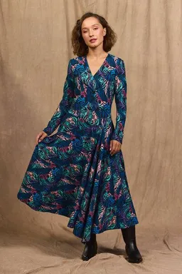 KOKOworld Kleid Lia – Maxikleid mit ausgestelltem Rock – Lange Ärmel – V-Ausschnitt – Versteckte Taschen – EcoVero-Viskose– KOKOworld – Produktbild 1 von 1