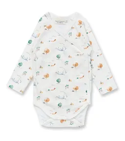 Sense Organics & friends in cooperation with GARY MASH Sense Organics & friends in cooperation with GARY MASH Baby Wickelbody mit Alloverdruck aus Biobaumwolle – Produktbild 1 von 1