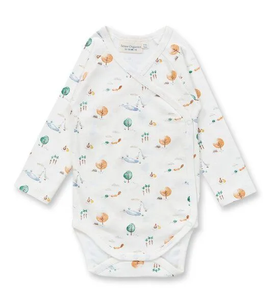 Sense Organics & friends in cooperation with GARY MASH Sense Organics & friends in cooperation with GARY MASH Baby Wickelbody mit Alloverdruck aus Biobaumwolle, Landleben (weiß), – Produktbild 1 von 1