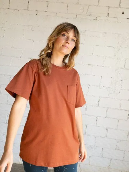 TIRALAHILACHA TIRALAHILACHA Giulia unisex T-shirt with pocket, Rot, – Produktbild 1 von 4