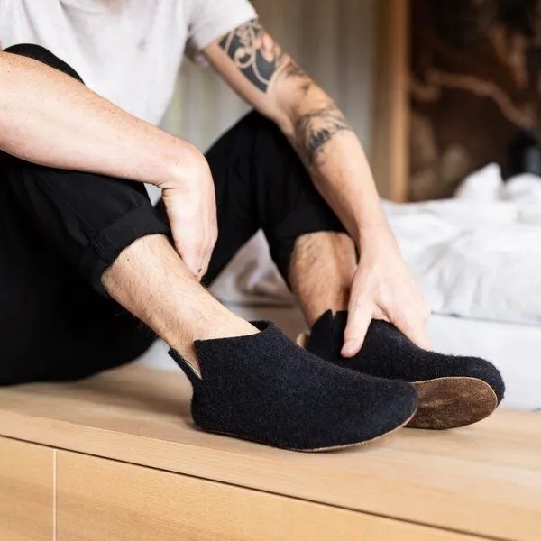 Magicfelt Magicfelt 743 Hüttenschuhe aus 100% Merino-Wolle Hausschuh für Damen & Herren Ledersohle, Graphite, – Produktbild 6 von 6